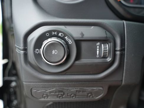 New 2026 Jeep Wrangler Unlimited Sahara AWD/4WD image 30