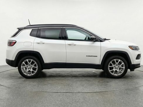 Used 2025 Jeep Compass Limited AWD/4WD image 11