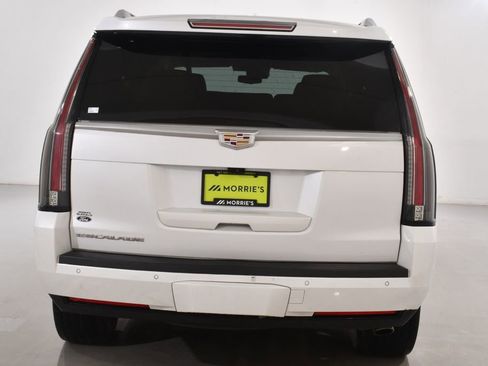 Used 2018 Cadillac Escalade Luxury AWD/4WD image 13