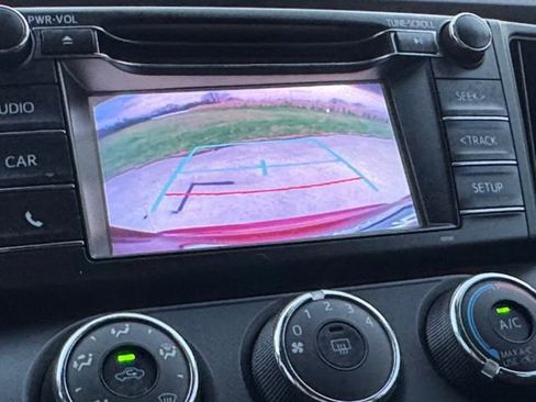 Used 2018 Toyota RAV4 LE image 9