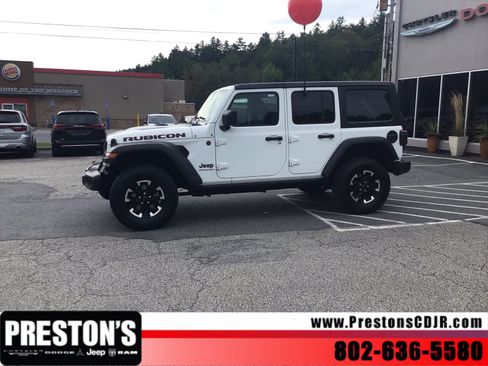 Used 2025 Jeep Wrangler Unlimited Rubicon AWD/4WD image 2