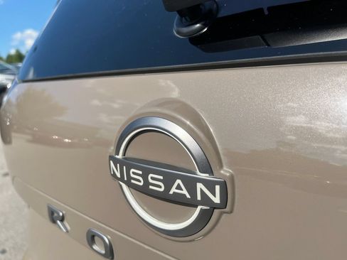 Used 2024 Nissan Rogue Platinum FWD image 39