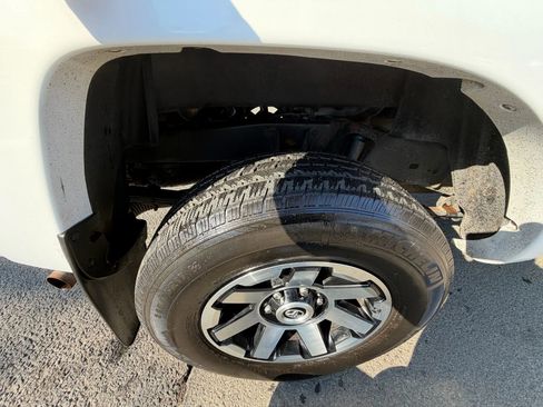 Used 2014 Toyota Tacoma 4x4 Access Cab V6 w/ TRD Sport Package image 15