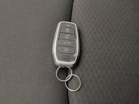 Used 2021 Chevrolet Malibu LT FWD image 32