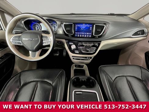Used 2018 Chrysler Pacifica Limited w/ Tire & Wheel Group FWD image 7
