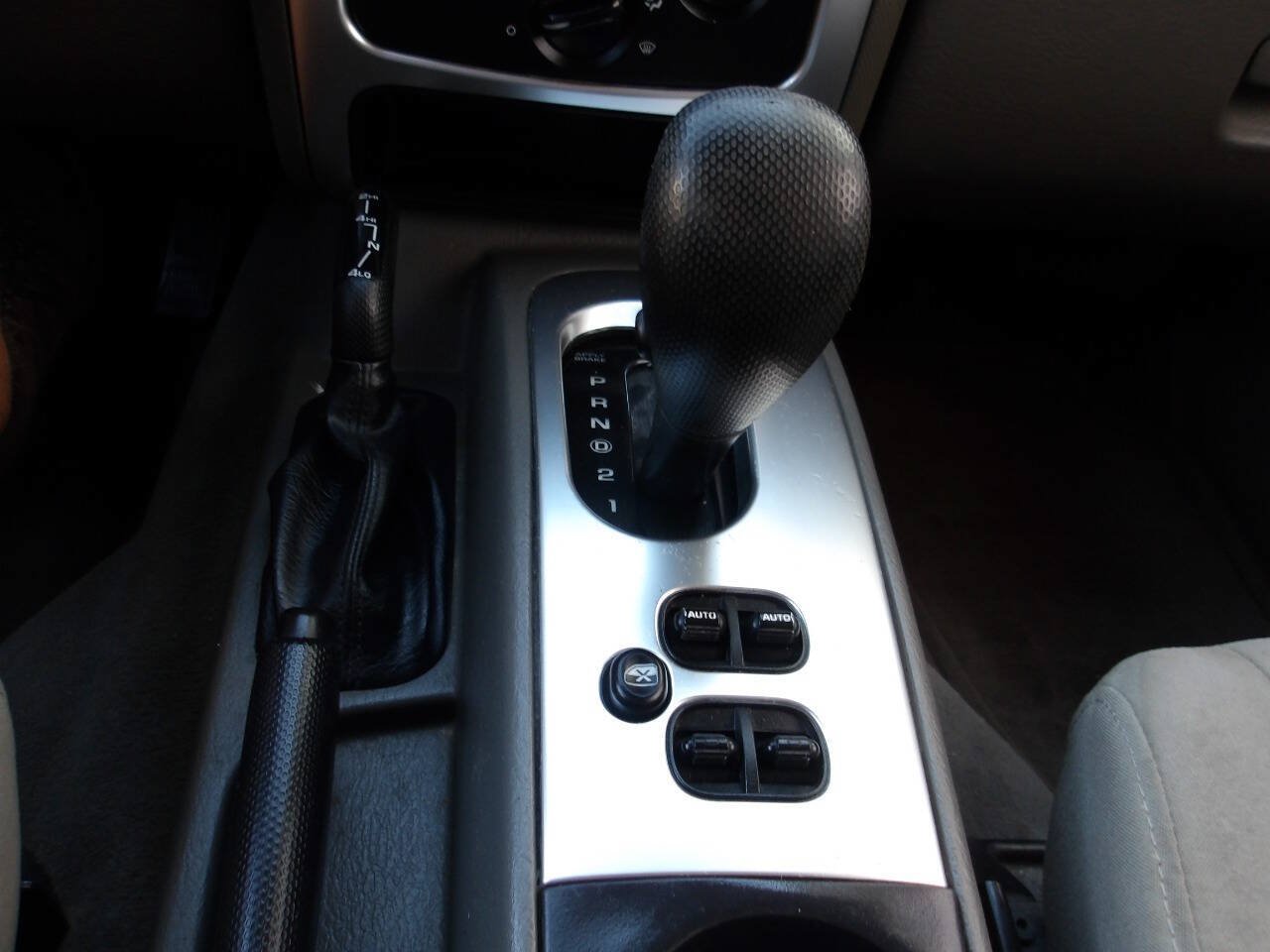 Used 2005 Jeep Liberty Limited AWD/4WD image 15