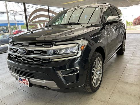 Used 2023 Ford Expedition Platinum AWD/4WD image 3