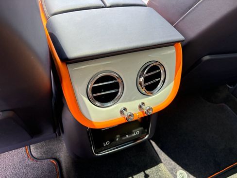 Used 2024 Bentley Bentayga image 31