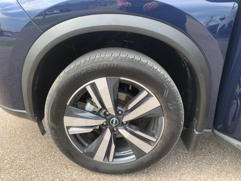 Used 2025 Nissan Rogue SL FWD image 34