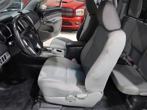 Used 2013 Toyota Tacoma PreRunner w/ SR5 Pkg RWD image 17