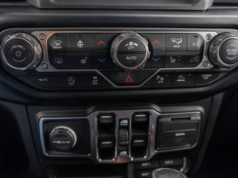 Used 2022 Jeep Wrangler Unlimited Sahara image 20