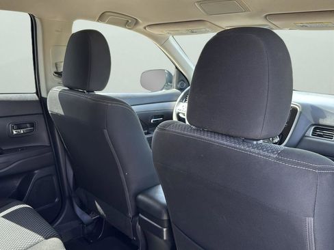 Used 2018 Mitsubishi Outlander ES image 24