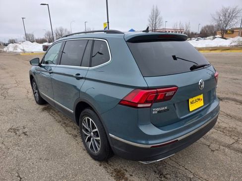 Used 2020 Volkswagen Tiguan SE w/ Panoramic Sunroof Package image 11