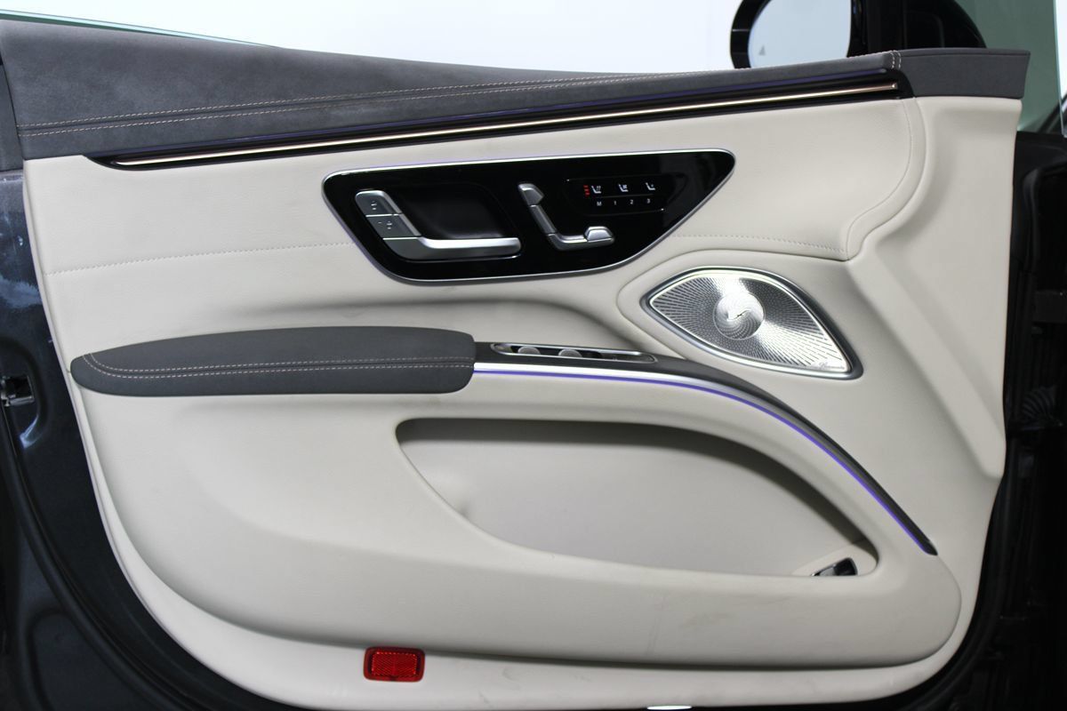 Used 2022 Mercedes-Benz EQS 580 4MATIC Sedan image 5