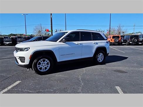 Used 2024 Jeep Grand Cherokee Laredo w/ Trailer Tow Package image 23