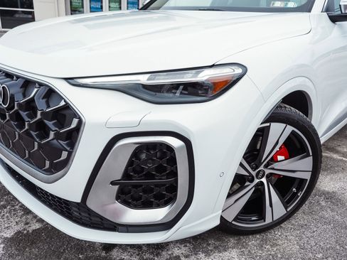 Used 2025 Audi SQ5 Premium Plus w/ Premium Plus Package image 48