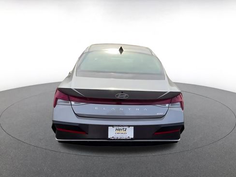 Used 2025 Hyundai Elantra Limited image 12