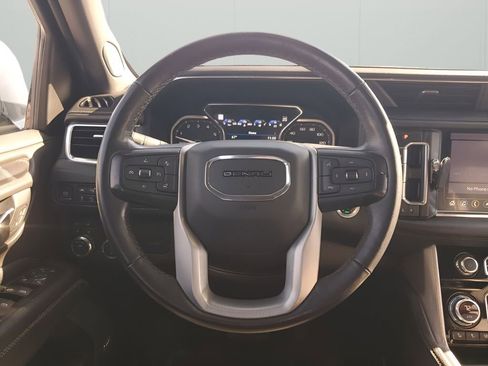 Used 2021 GMC Yukon Denali w/ Denali Premium Package image 25