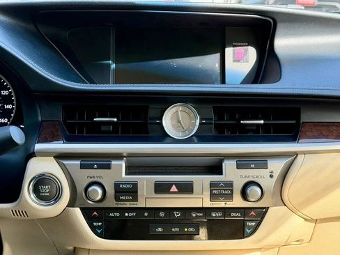Used 2015 Lexus ES 350 w/ Luxury Package FWD image 22