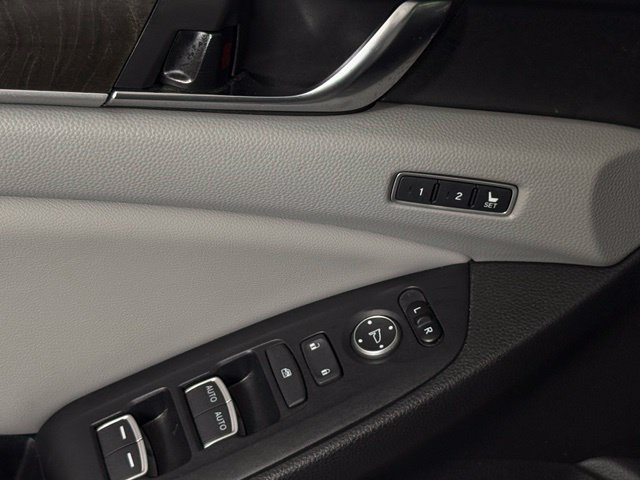 Used 2020 Honda Accord Touring image 14