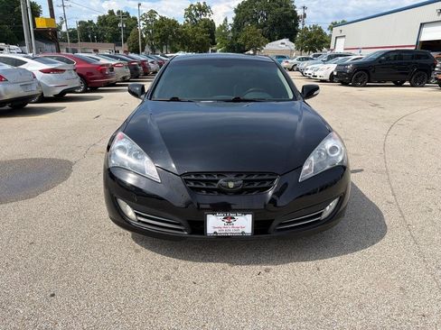 Used 2011 Hyundai Genesis 3.8 RWD image 3