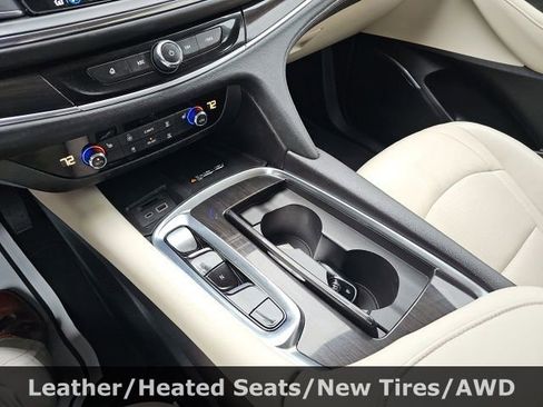 Used 2022 Buick Enclave Essence image 18