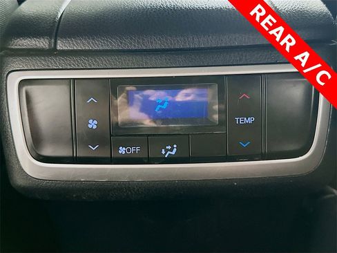 Used 2019 Toyota Highlander LE image 24
