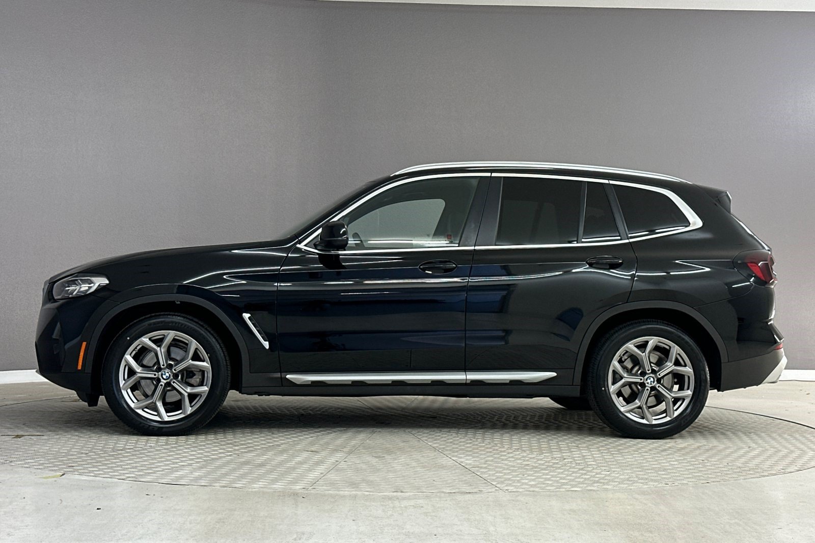 Certified 2024 BMW X3 sDrive30i w/ Convenience Package w/ZPA RWD image 2