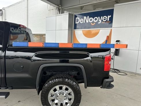 Used 2018 GMC Sierra 2500 Denali w/ Duramax Plus Package image 21