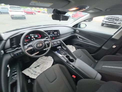 Used 2024 Hyundai Elantra SE FWD image 25