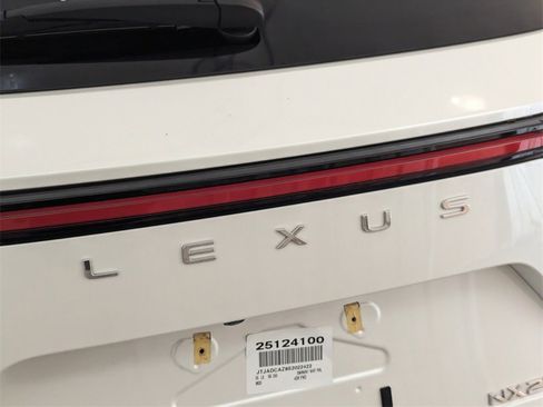 Used 2025 Lexus NX 250 FWD image 11