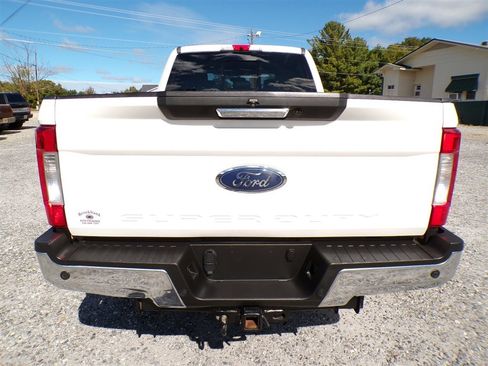 Used 2019 Ford F250 Lariat w/ Lariat Value Package image 9