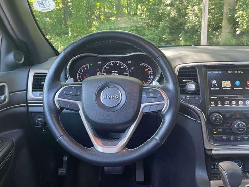 Used 2016 Jeep Grand Cherokee Limited AWD/4WD image 13