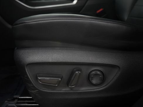 Used 2020 Toyota Highlander XLE image 25