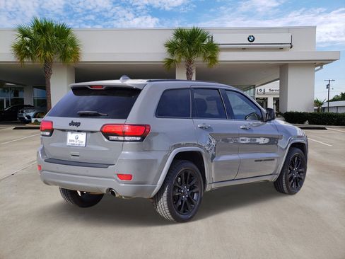 Used 2020 Jeep Grand Cherokee Altitude image 4