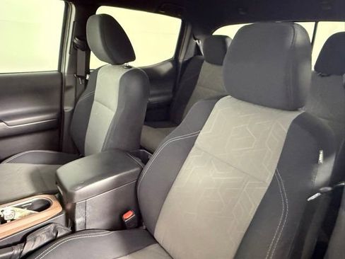 Used 2022 Toyota Tacoma TRD Off-Road w/ Technology Package image 39