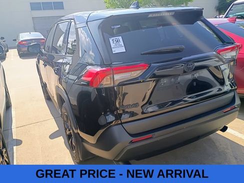 Used 2022 Toyota RAV4 LE FWD image 7