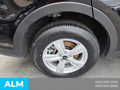 Used 2025 Kia Sorento LX FWD image 11