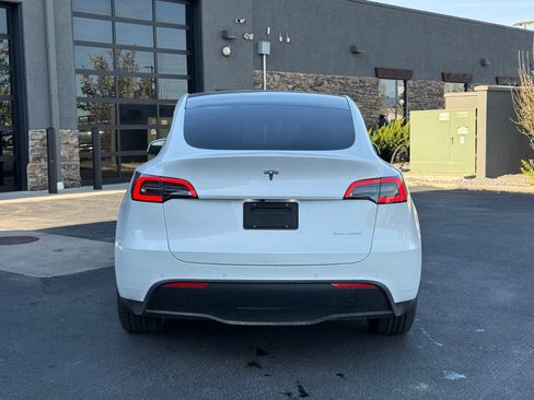Used 2022 Tesla Model Y Long Range image 4