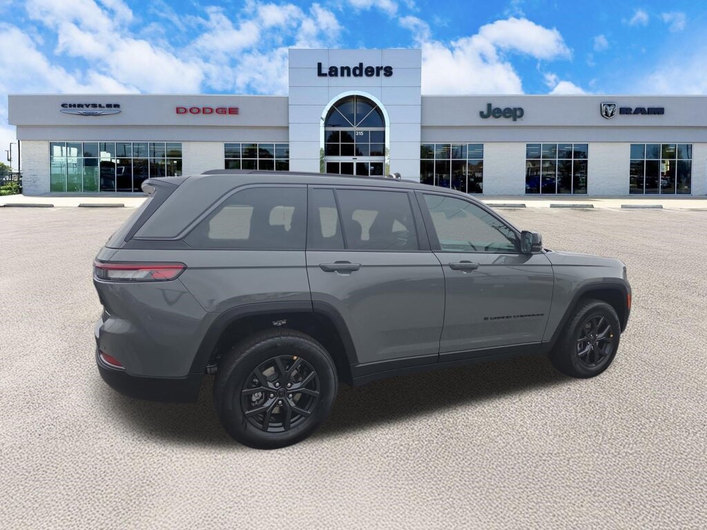 New 2027 Jeep Grand Cherokee Altitude RWD image 3