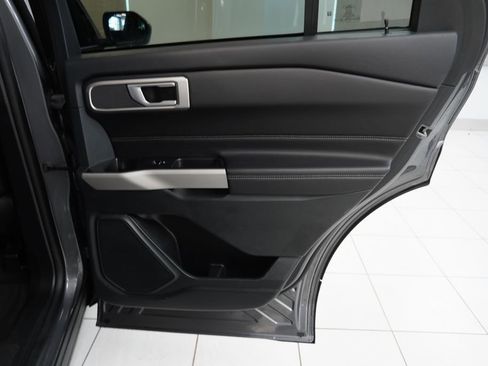 Used 2023 Ford Explorer XLT AWD/4WD image 29