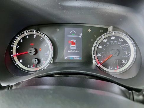 Used 2022 Toyota Highlander LE FWD image 18