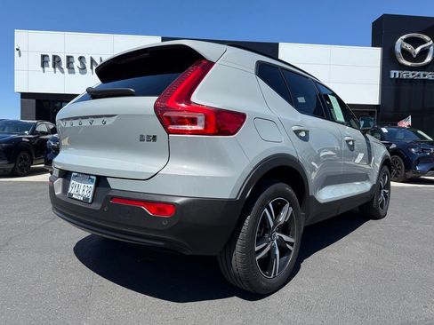 Used 2024 Volvo XC40 B5 Core AWD/4WD image 9