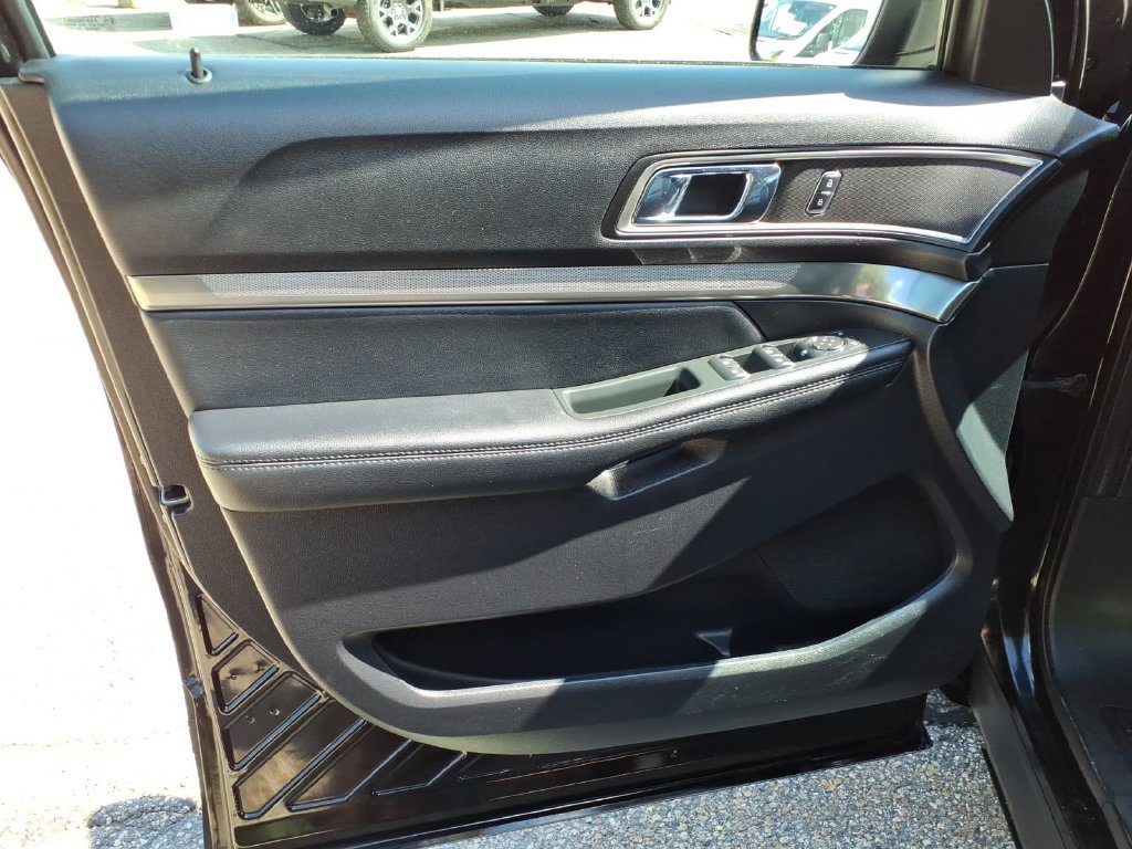 Certified 2019 Ford Explorer XLT w/ Equipment Group 202A AWD/4WD image 19