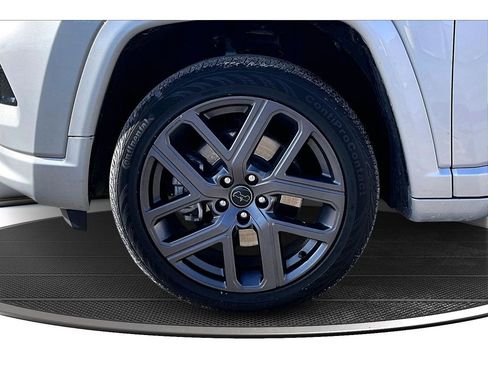 Used 2025 Jeep Compass Limited w/ High Altitude Package image 10