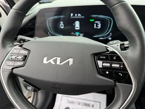 Used 2024 Kia Niro EX w/ EX Cold Weather Package FWD image 24