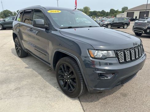 Used 2018 Jeep Grand Cherokee Altitude AWD/4WD image 3