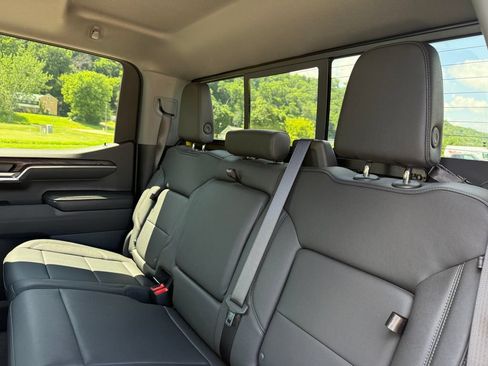 Used 2025 GMC Sierra 1500 SLT w/ SLT Premium Plus Package AWD/4WD image 37