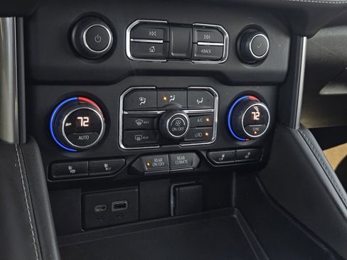 Used 2022 Chevrolet Tahoe Z71 w/ Luxury Package image 22