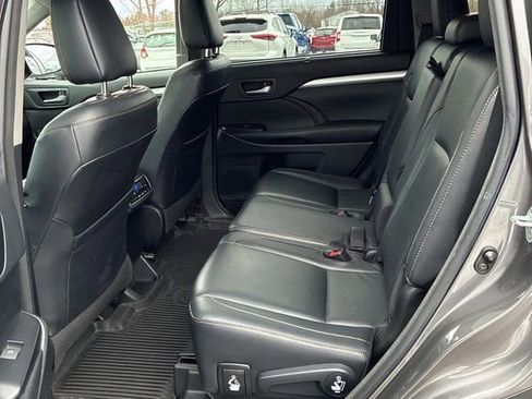 Used 2018 Toyota Highlander XLE image 24